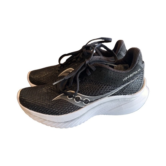 Saucony NIB Kinvara 14 Black/White Women’s Size 6 - Picture 7 of 8